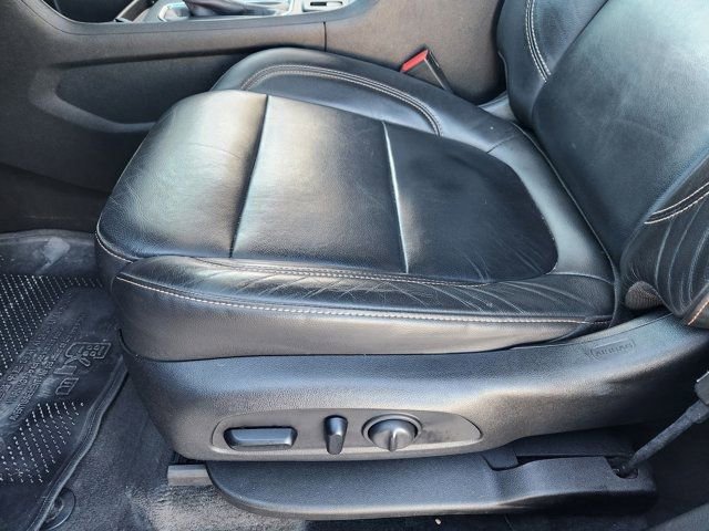 Used 2020 Chevrolet Traverse LT image 25