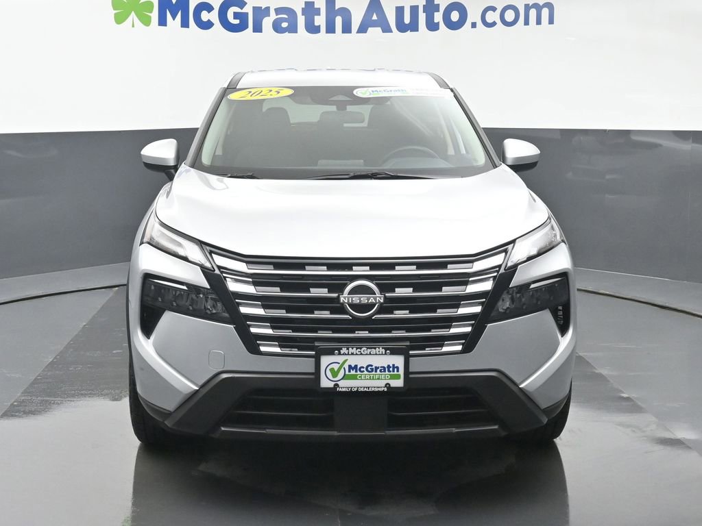 Used 2025 Nissan Rogue SV image 4