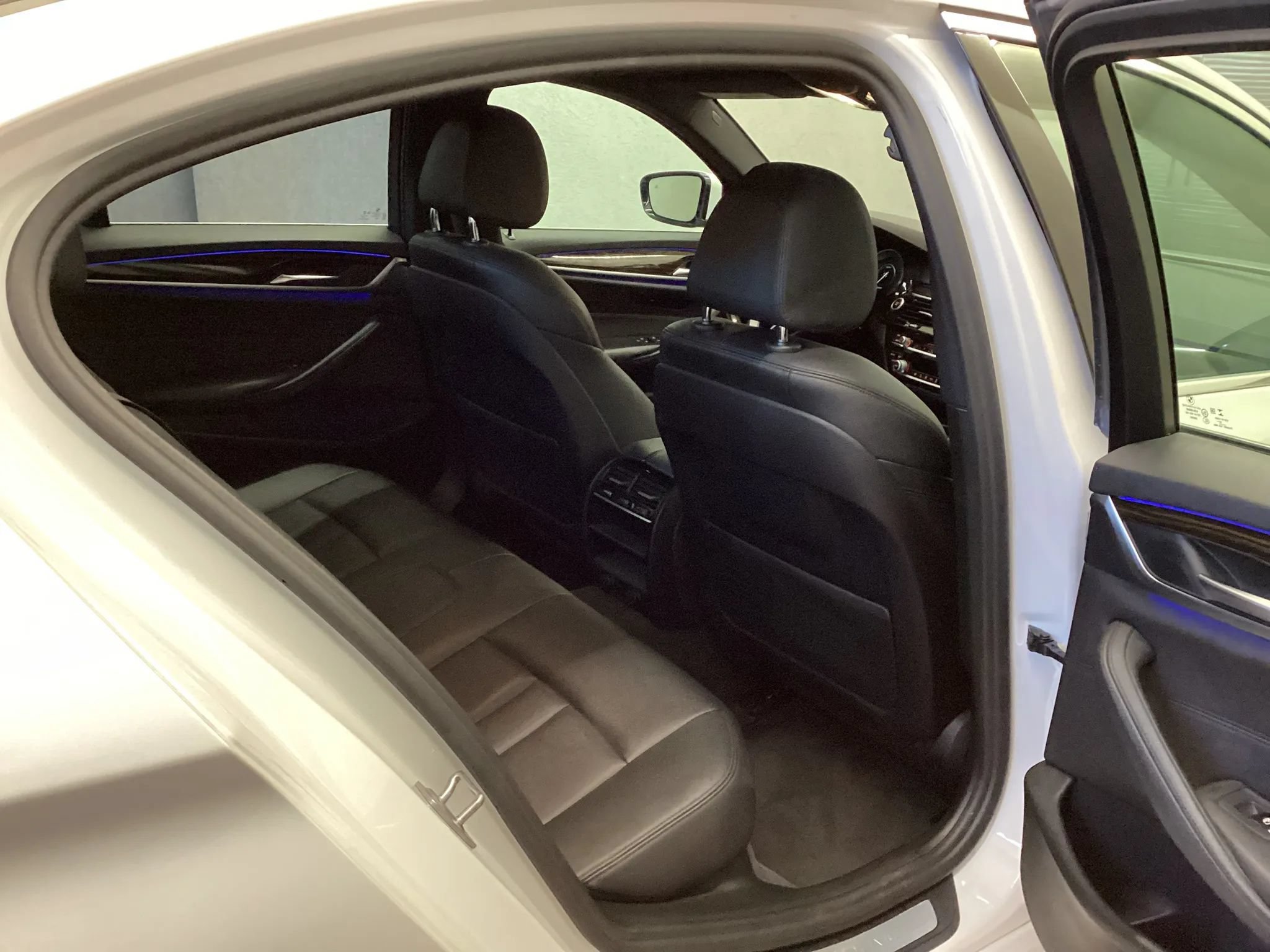 Used 2019 BMW 530e xDrive w/ Convenience Package AWD/4WD image 12
