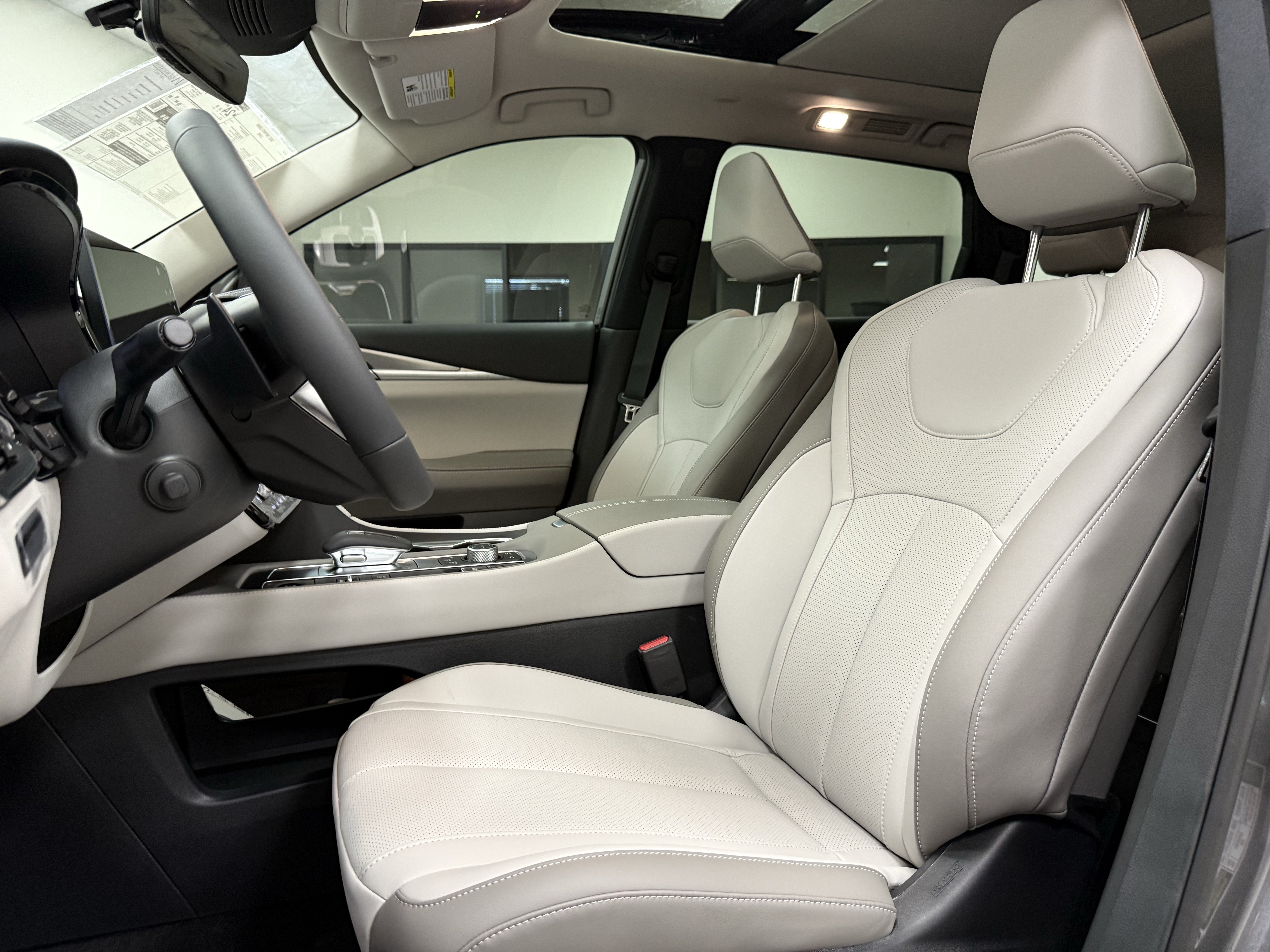 Certified 2027 INFINITI QX60 Luxe w/ Cargo Package FWD image 13