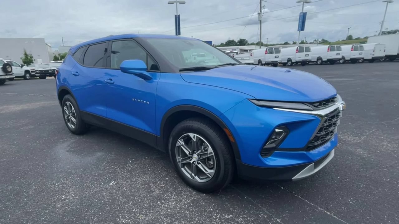 Used 2024 Chevrolet Blazer LT AWD/4WD image 2