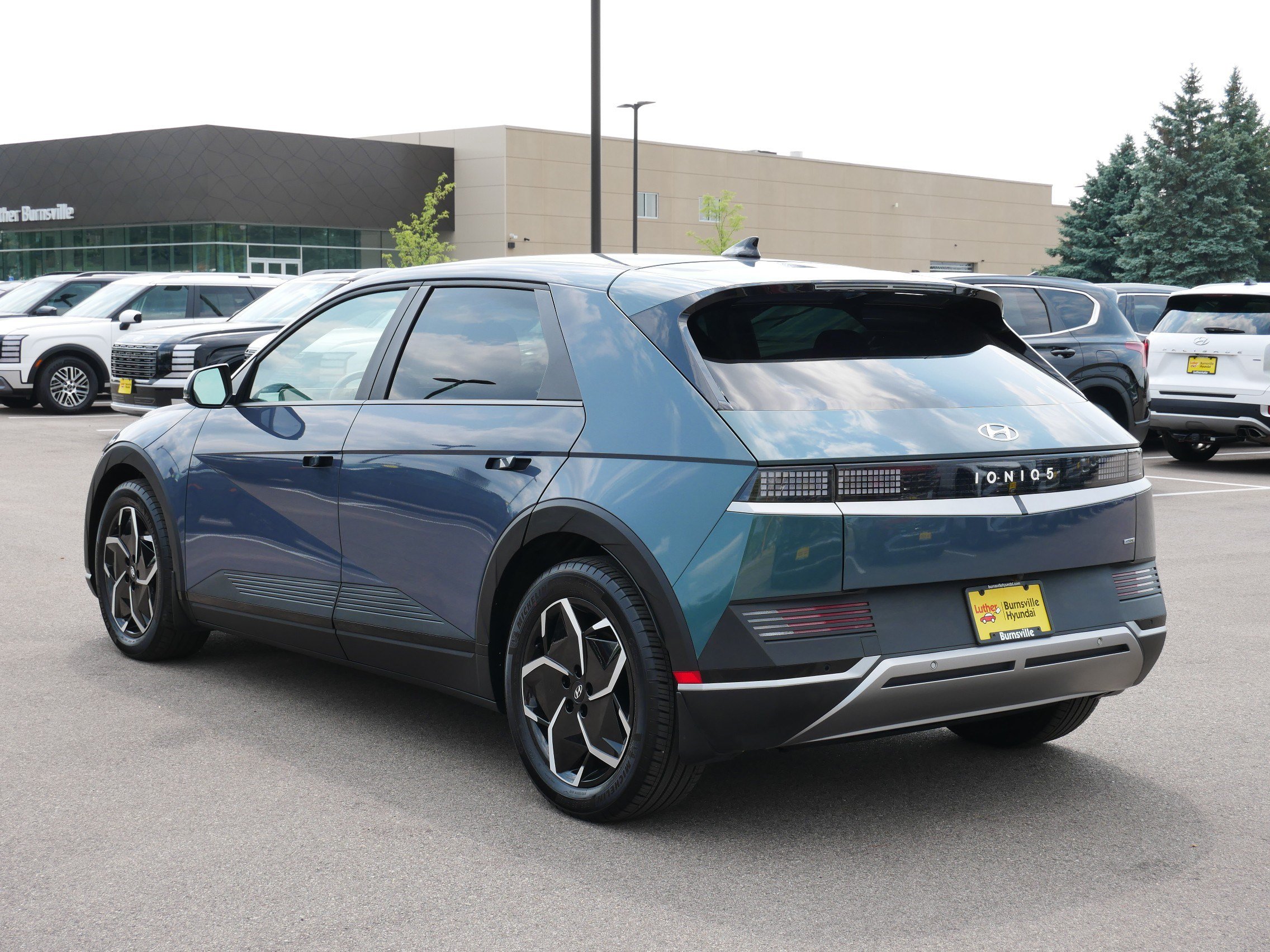 Certified 2023 Hyundai Ioniq 5 SE AWD/4WD image 5