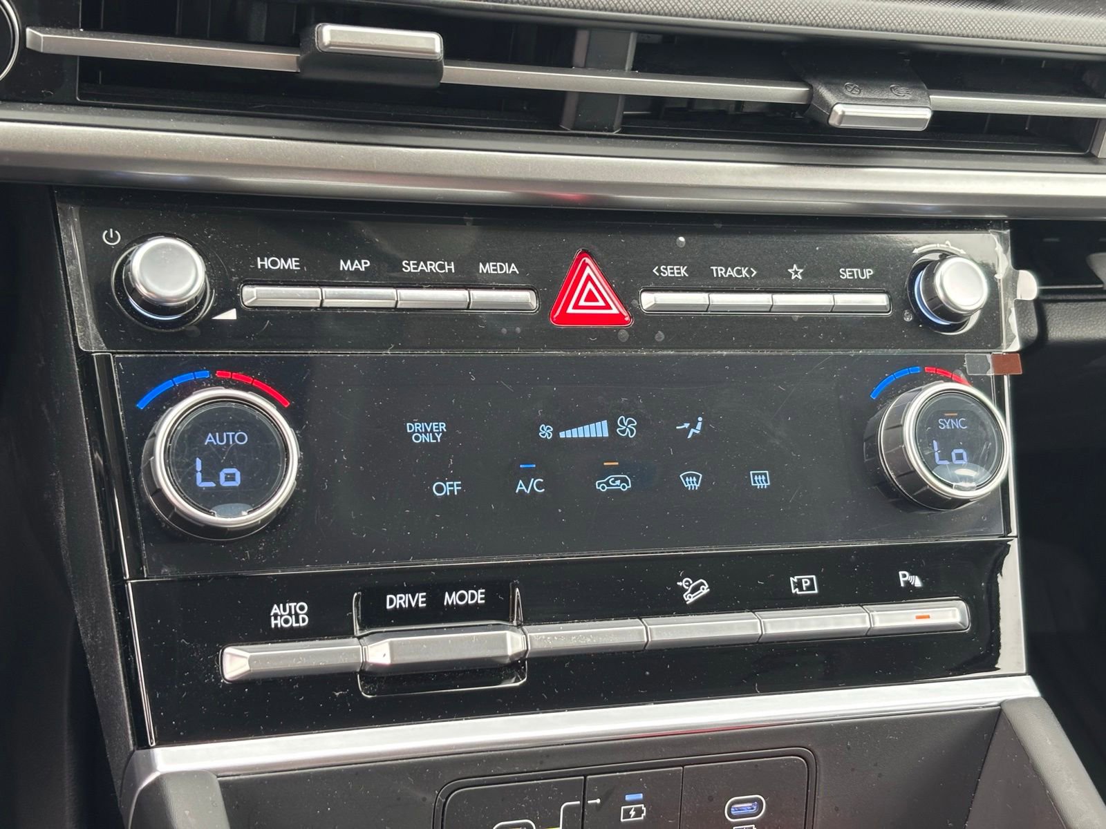 Used 2026 Hyundai Santa Fe SE FWD image 7
