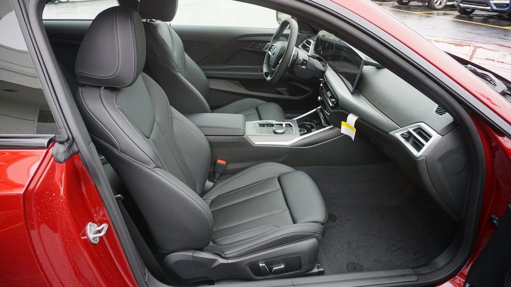 Used 2025 BMW 230i xDrive Coupe w/ Convenience Package image 9