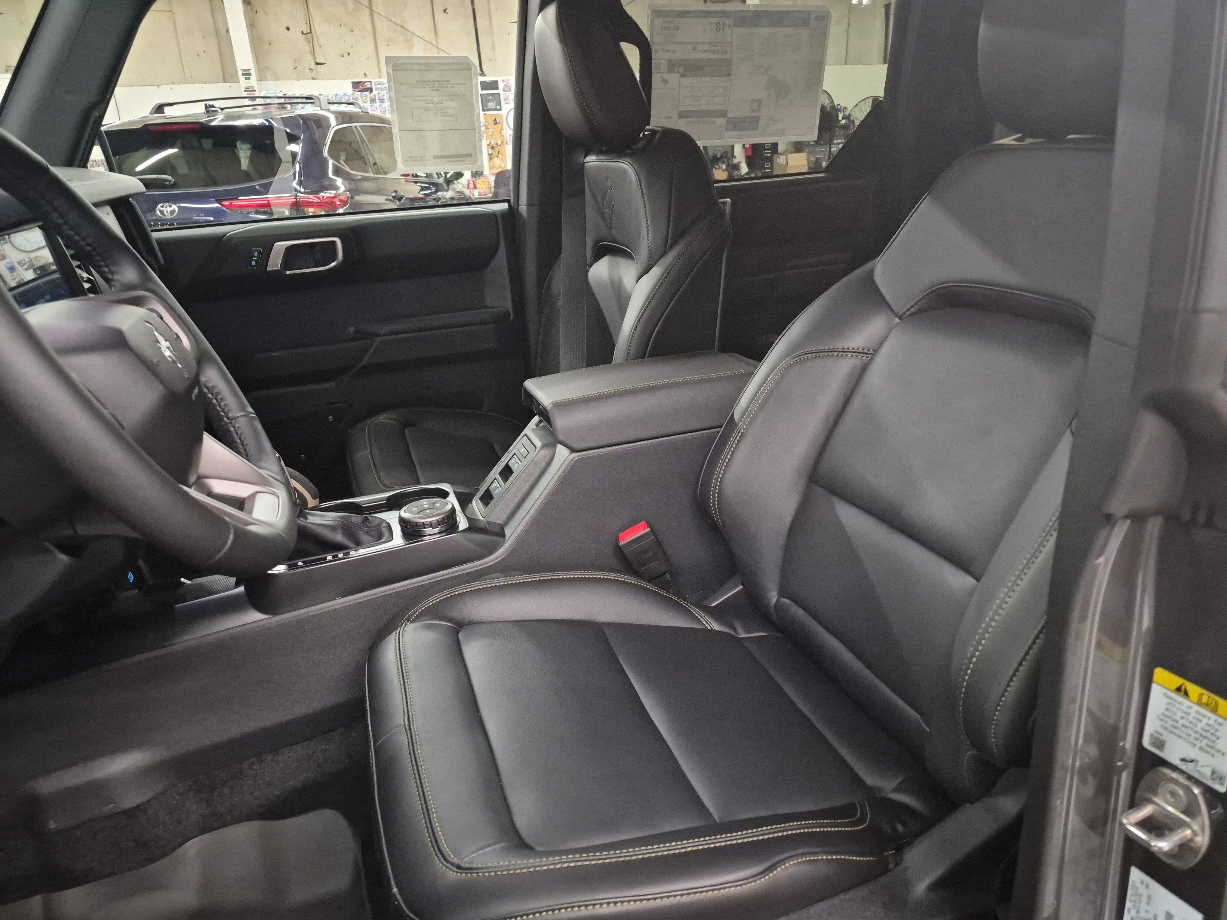 New 2025 Ford Bronco Badlands image 10