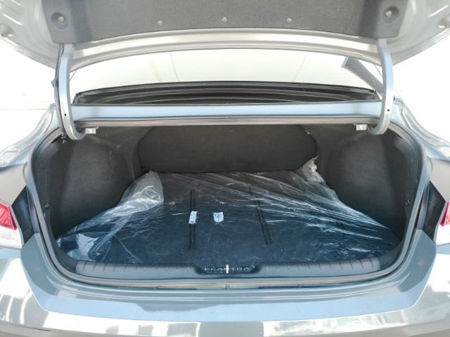Used 2026 Hyundai Elantra SE FWD image 23