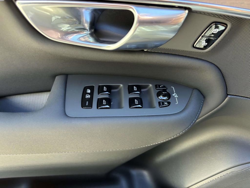 New 2026 Volvo XC90 B6 Plus w/ Protection Package Premier image 14