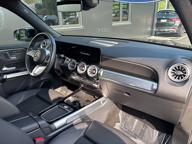 Used 2025 Mercedes-Benz GLB 250 4MATIC image 33