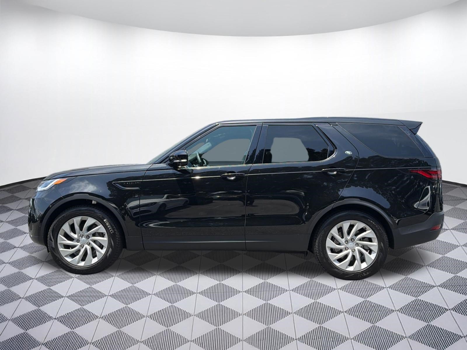 Used 2025 Land Rover Discovery S AWD/4WD image 2
