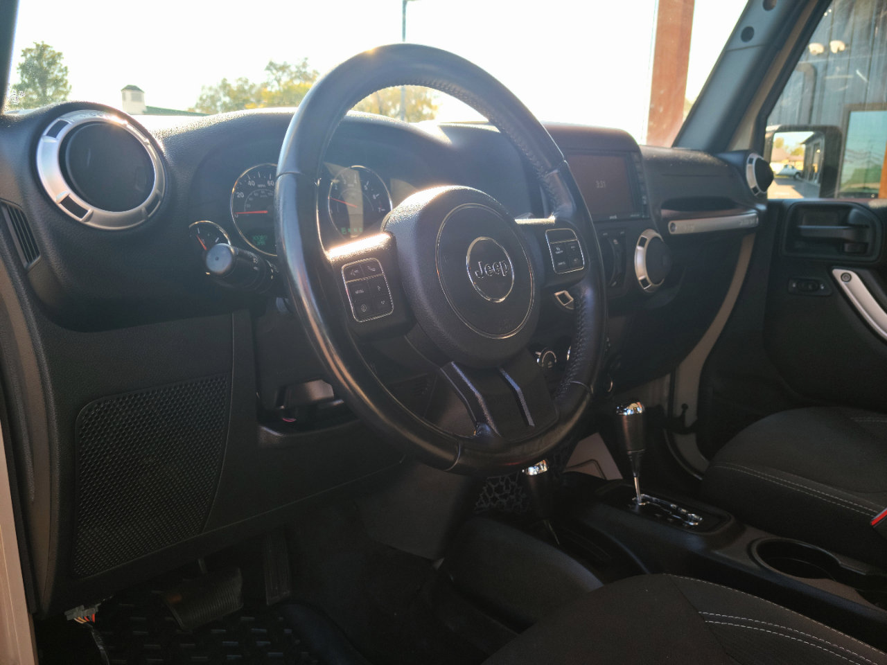 Used 2018 Jeep Wrangler Unlimited Sahara w/ Dual Top Group image 9