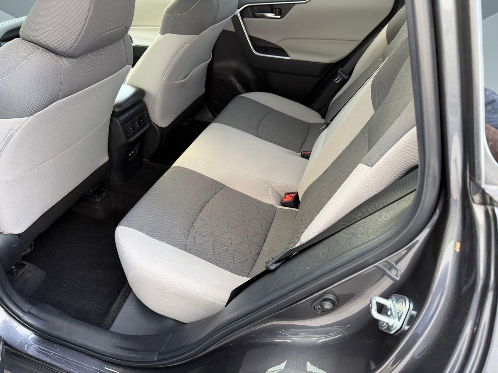 Used 2021 Toyota RAV4 XLE w/ Convenience Package AWD/4WD image 14