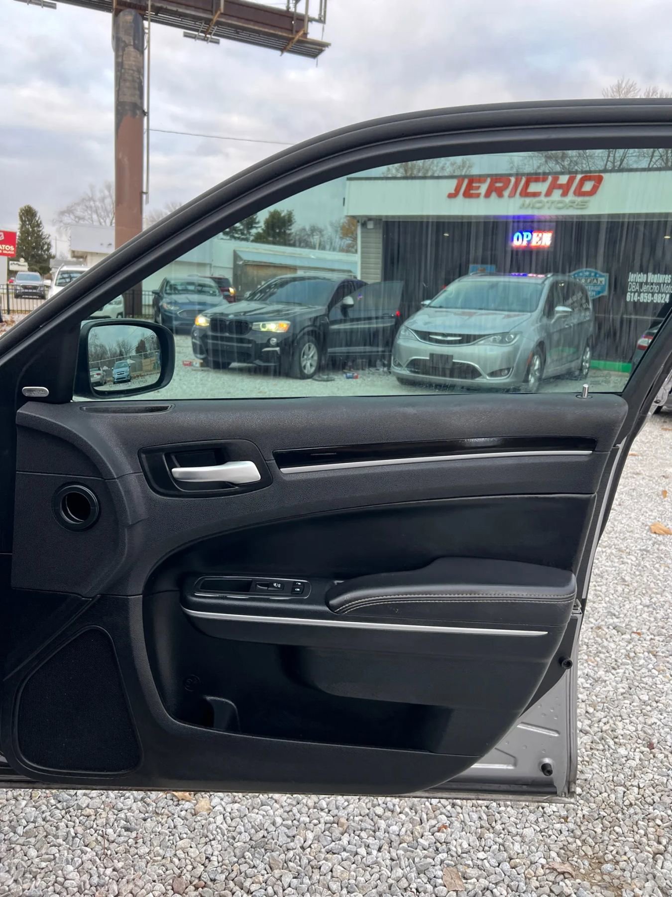 Used 2018 Chrysler 300 S image 18