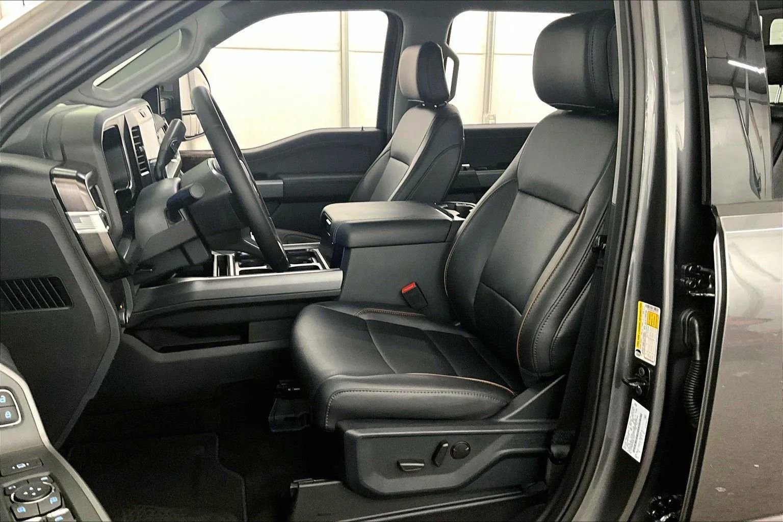 New 2026 Ford F250 Lariat w/ Black Appearance Package image 24