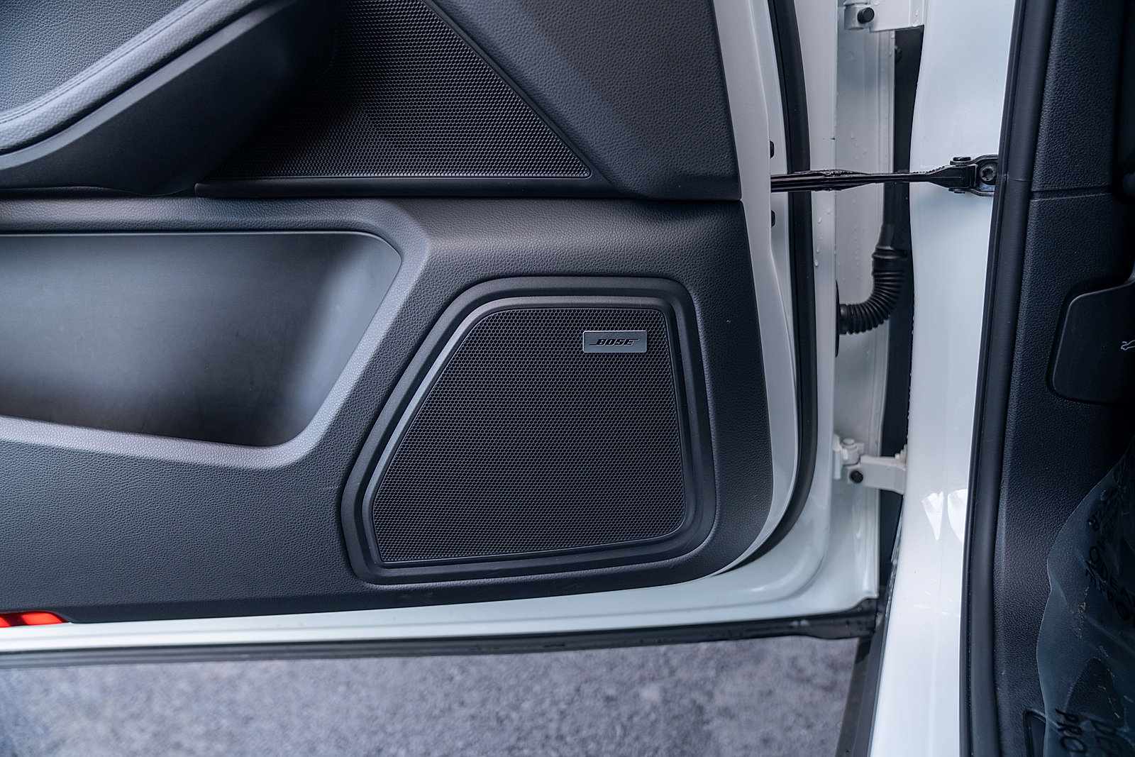 Certified 2025 Porsche Macan Turbo AWD/4WD image 19