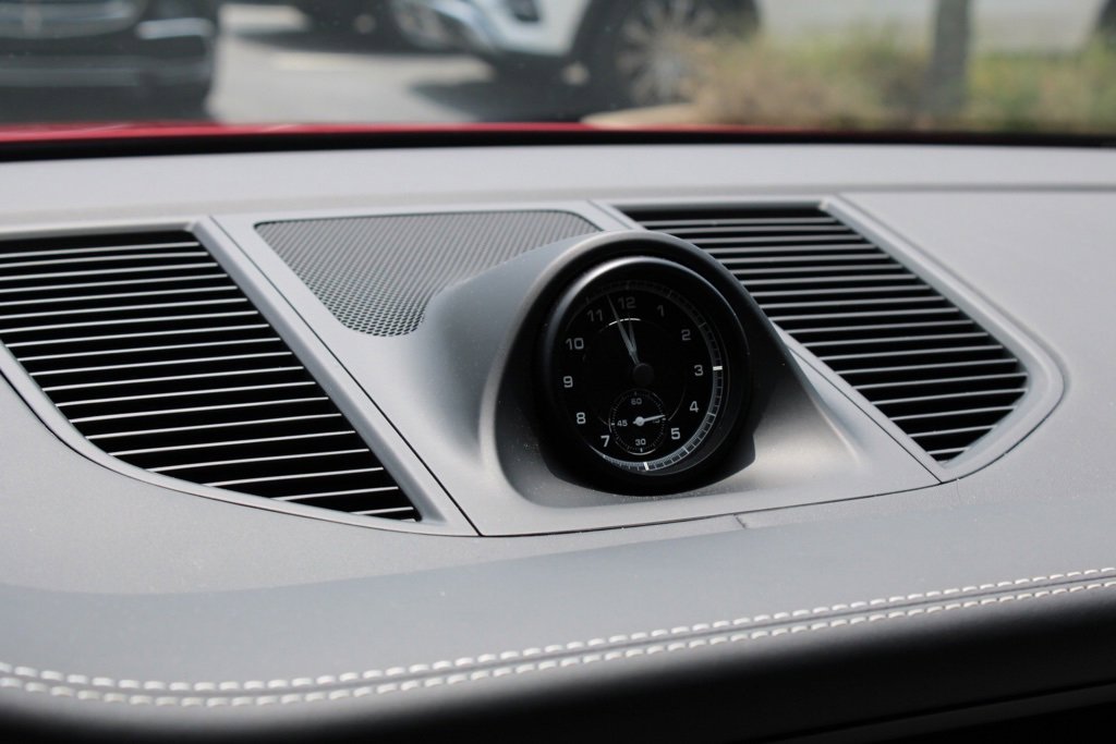 Used 2025 Porsche Macan image 21