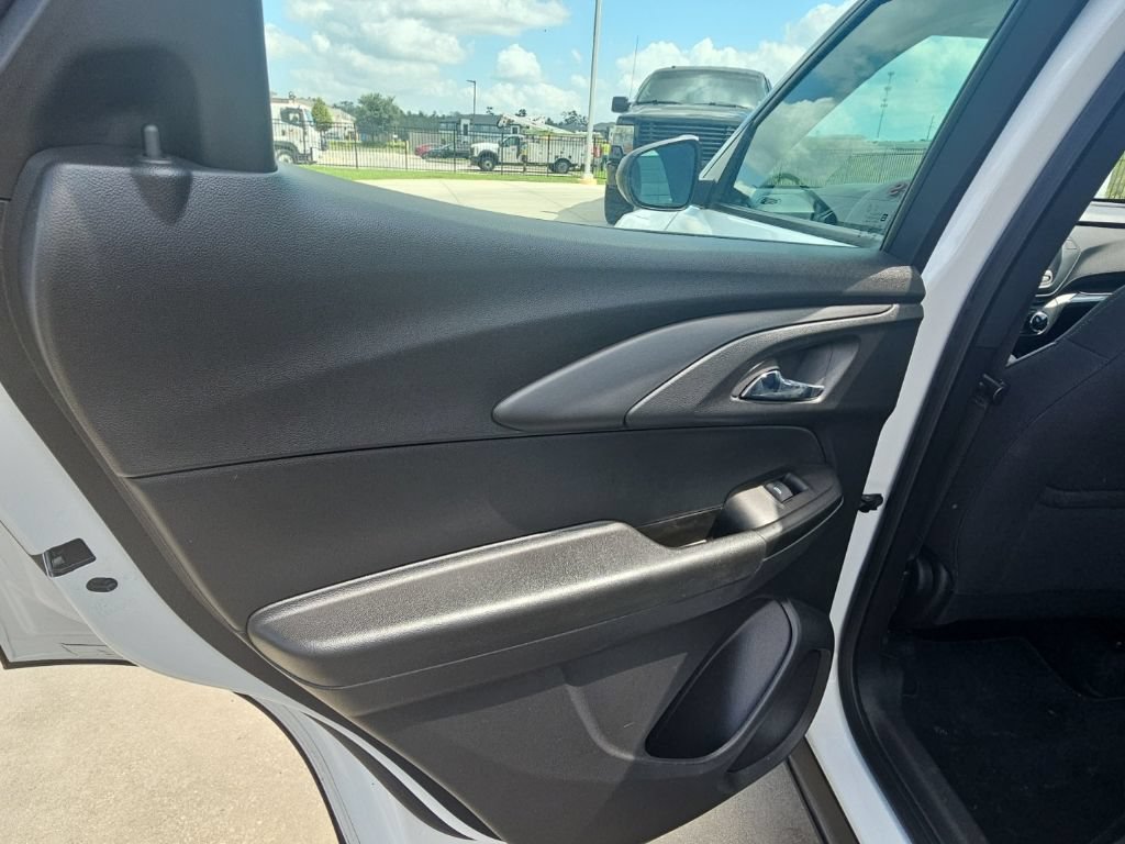 Used 2023 Chevrolet TrailBlazer LS FWD image 14