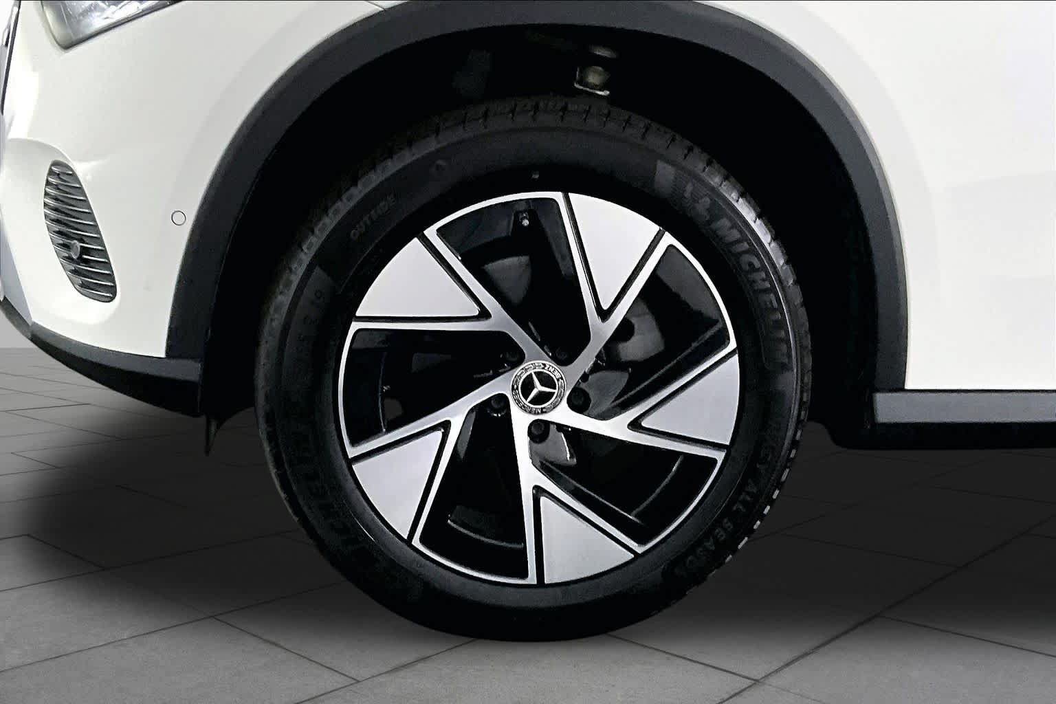Certified 2024 Mercedes-Benz GLC 300 4MATIC image 11