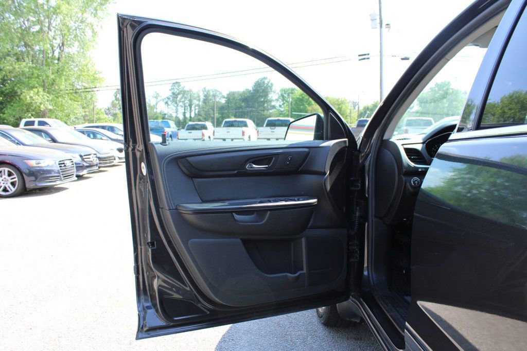 Used 2017 Chevrolet Traverse LT w/ Style and Technology Package AWD/4WD image 11