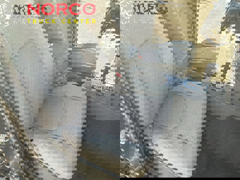 Used 2021 Nissan Frontier SV image 20