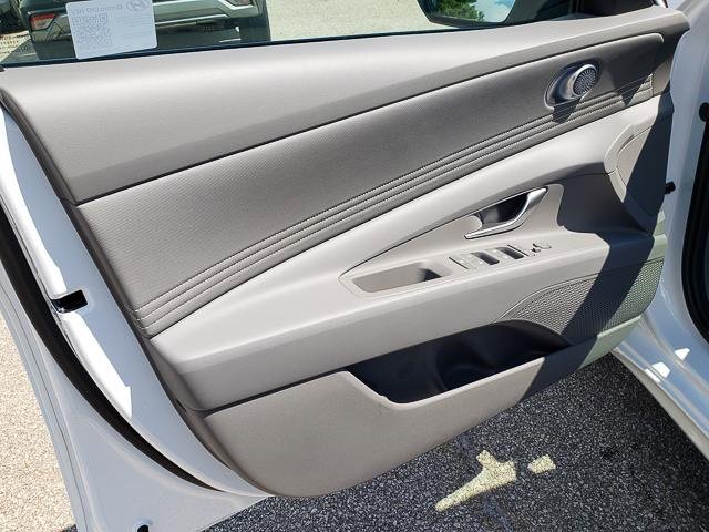 New 2025 Hyundai Elantra SEL image 6