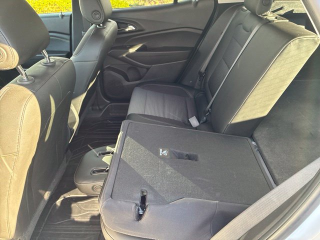 Used 2025 Chevrolet Trax LT w/ LT Convenience Package FWD image 22