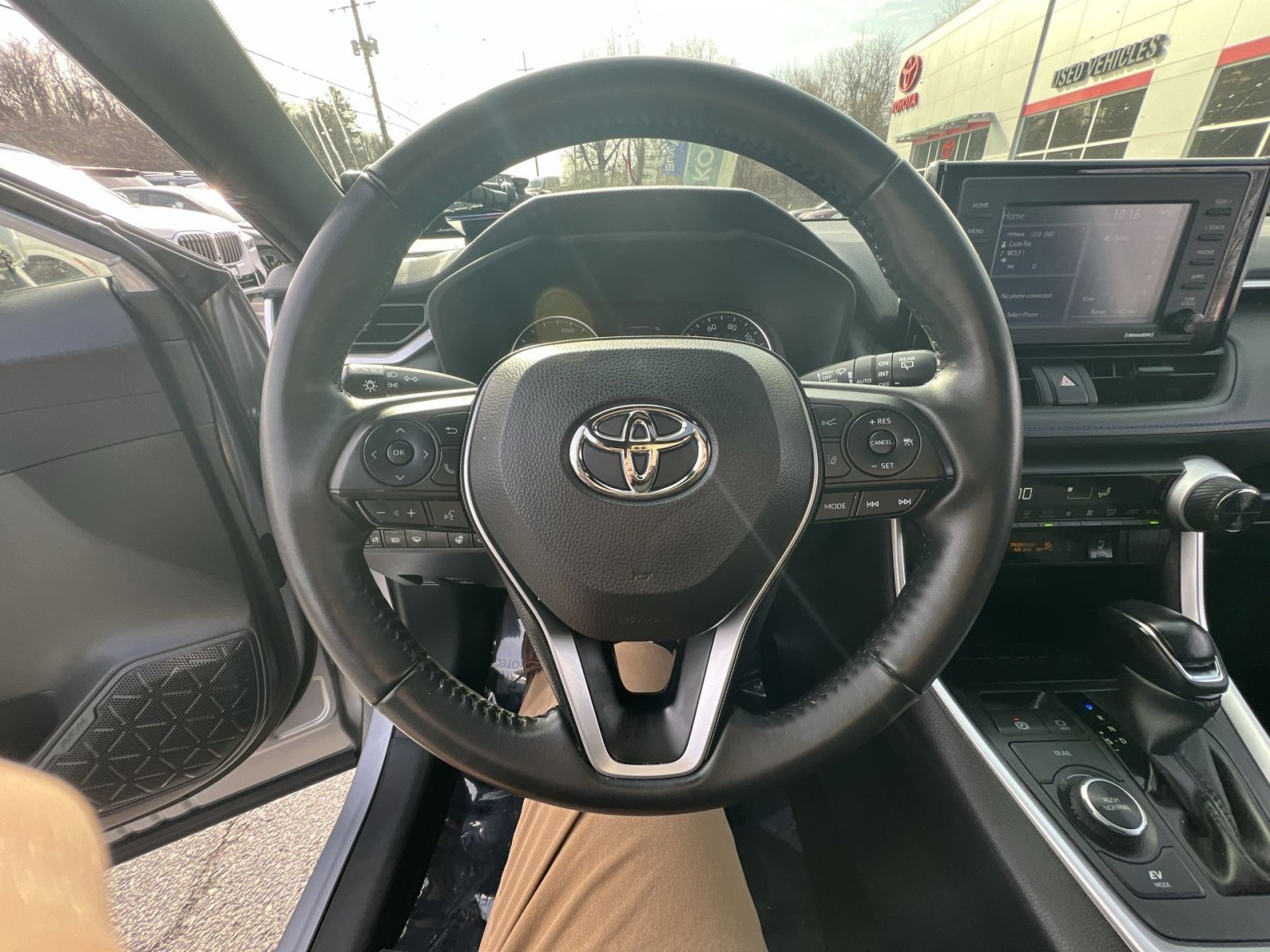 Used 2022 Toyota RAV4 SE w/ Convenience Package image 16