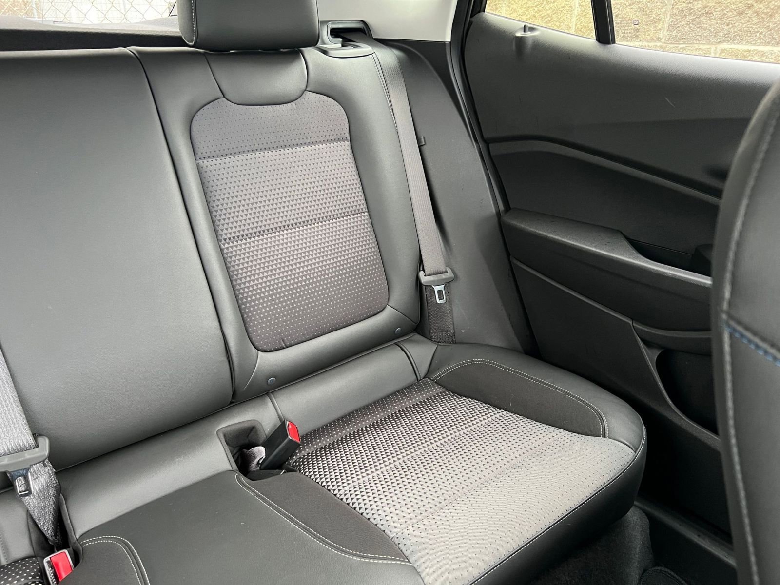 Used 2025 Chevrolet Trax LT image 37