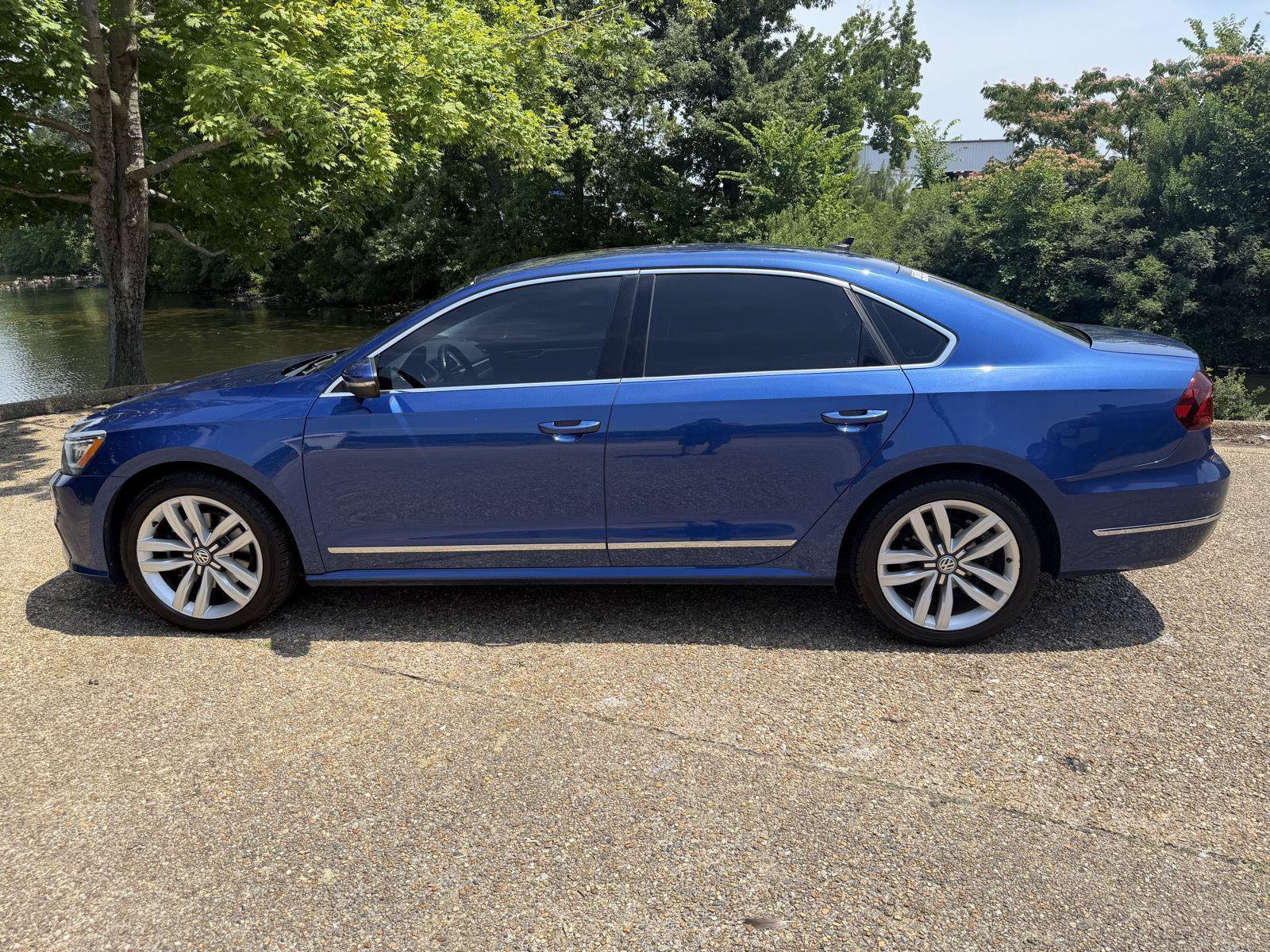 Used 2017 Volkswagen Passat 1.8T SE FWD image 6