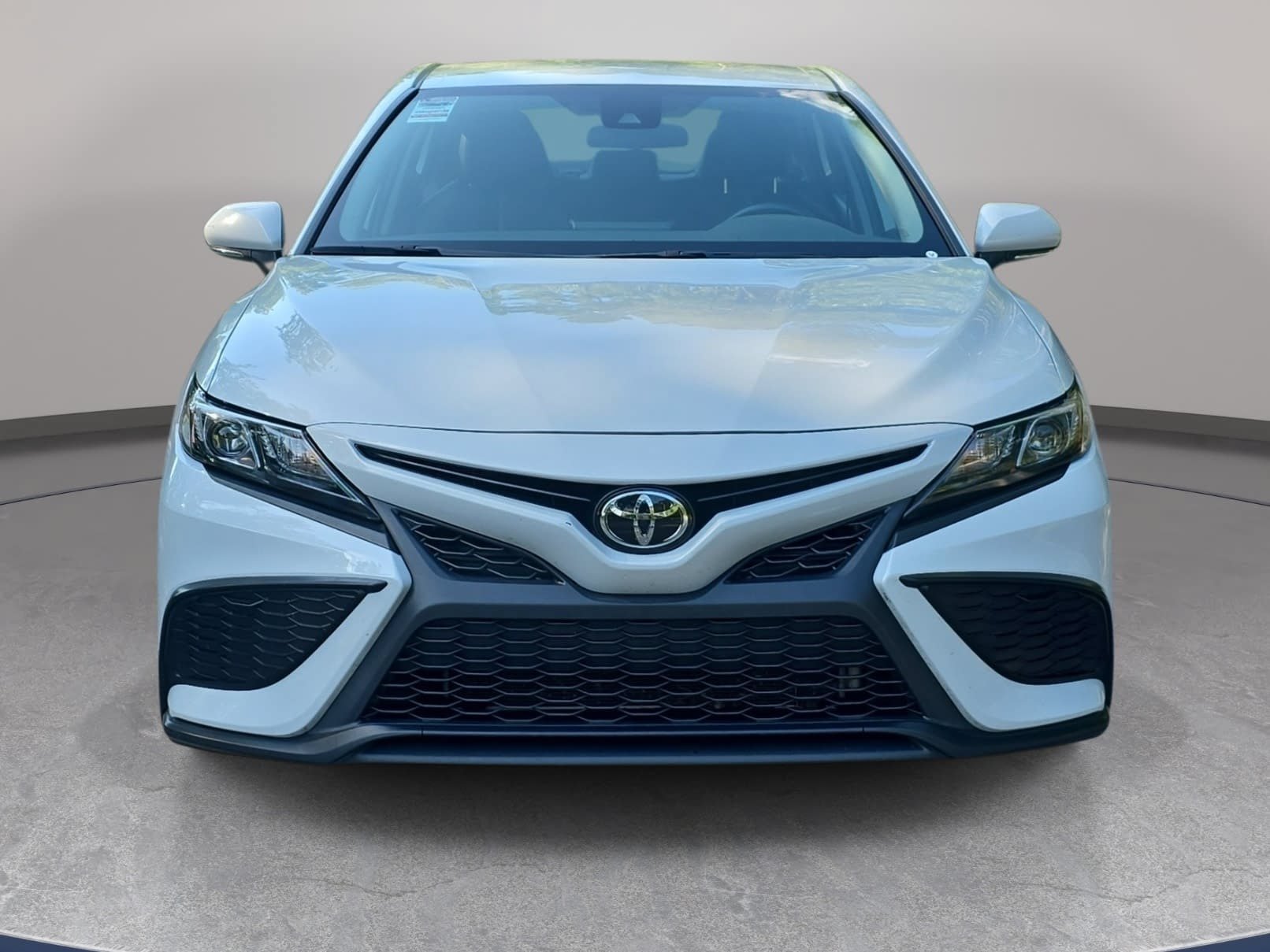 Used 2024 Toyota Camry SE FWD image 2