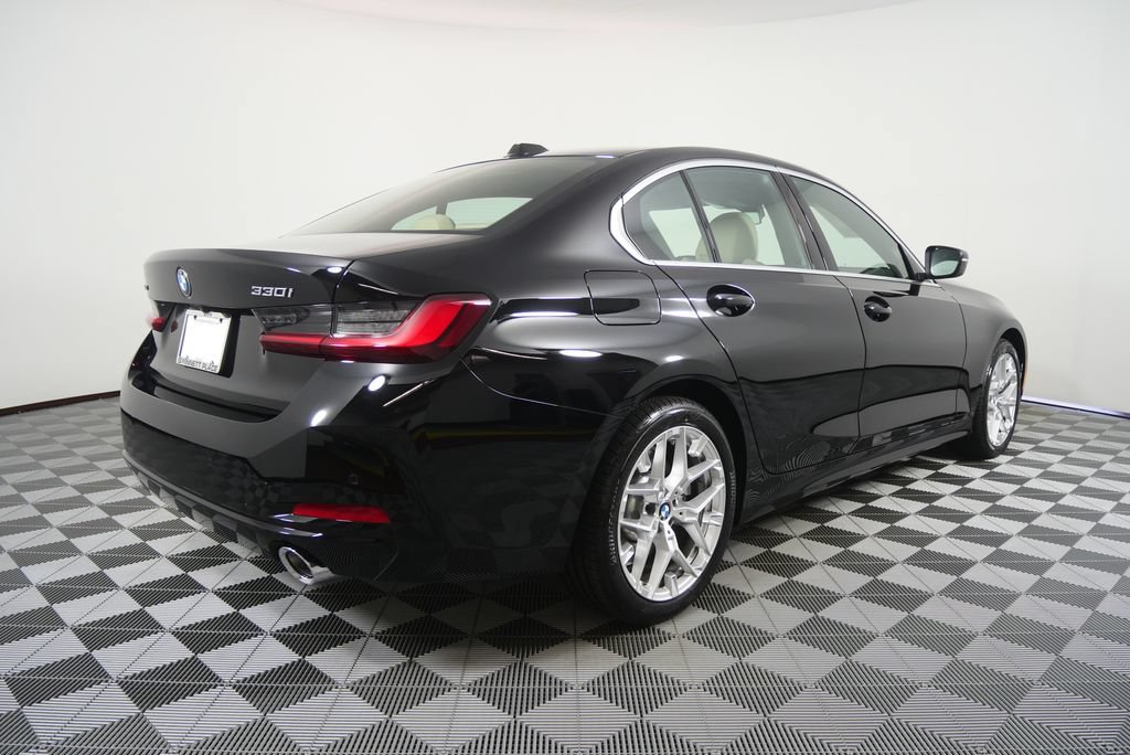 Certified 2025 BMW 330i xDrive Sedan w/ Convenience Package AWD/4WD image 3