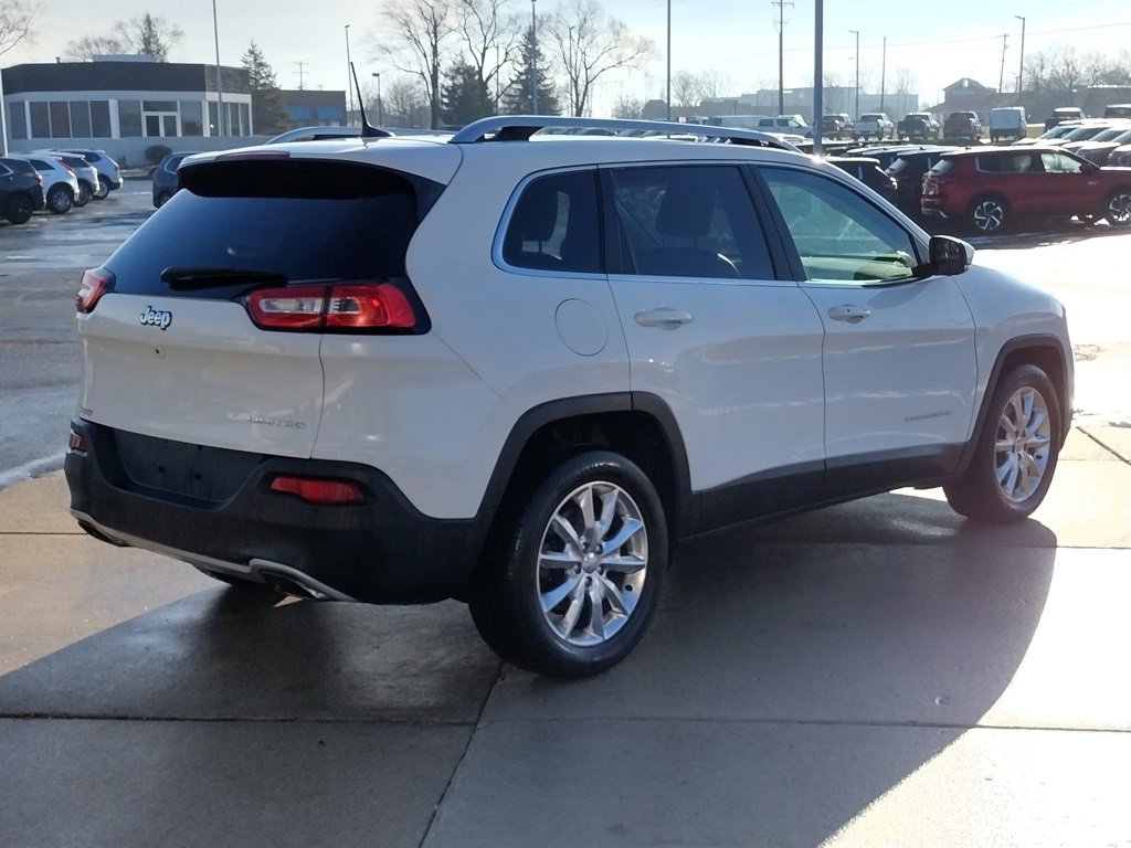 Used 2017 Jeep Cherokee Limited image 5