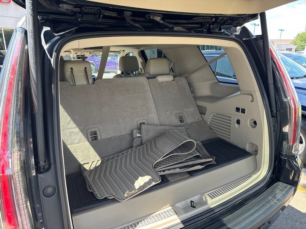 Used 2017 Cadillac Escalade Luxury AWD/4WD image 9