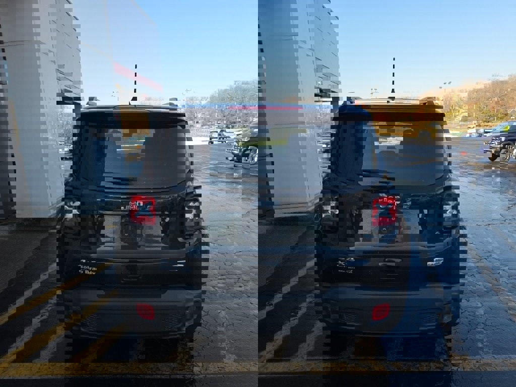 Used 2022 Jeep Renegade Latitude image 4