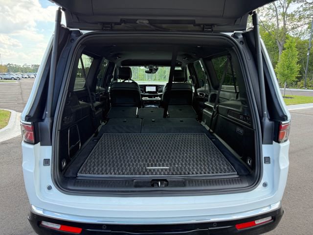 Used 2024 Jeep Wagoneer L Series II w/ Flexible Seating Group RWD image 18