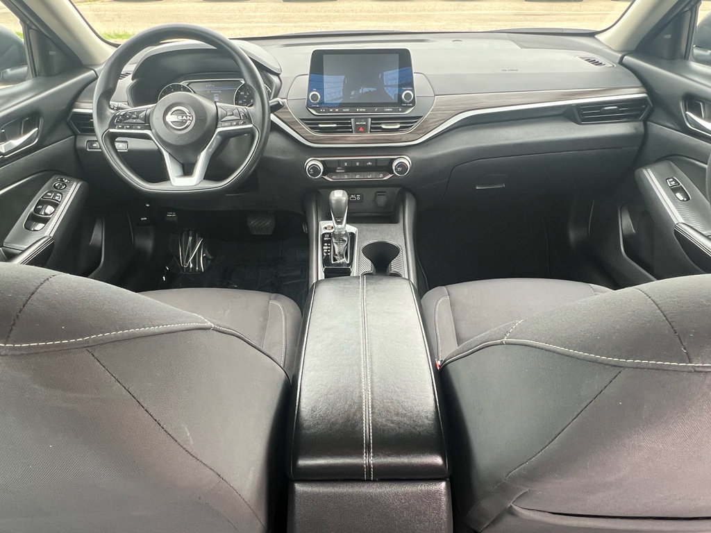 Used 2025 Nissan Altima 2.5 SV FWD image 13