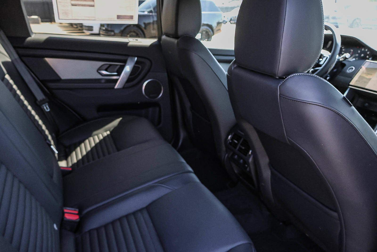 New 2026 Land Rover Discovery Sport Landmark AWD/4WD image 18