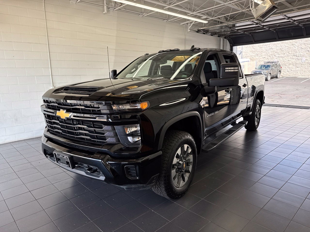 Used 2024 Chevrolet Silverado 2500 Custom w/ Custom Value Package AWD/4WD image 4