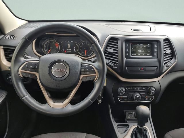 Used 2016 Jeep Cherokee Latitude FWD image 10