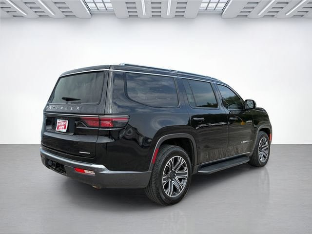 Used 2022 Jeep Wagoneer Series III AWD/4WD image 4