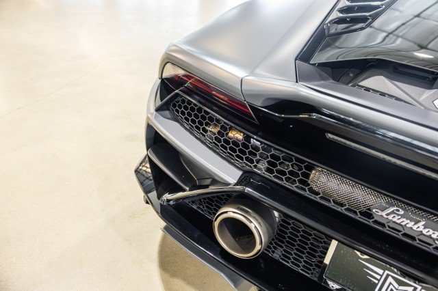 Used 2022 Lamborghini Huracan EVO RWD image 16