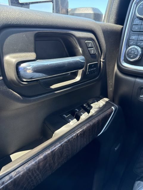 Used 2022 GMC Sierra 3500 Denali w/ Denali Black Diamond Edition AWD/4WD image 24