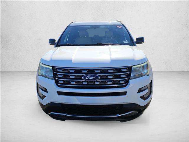 Used 2017 Ford Explorer XLT image 2