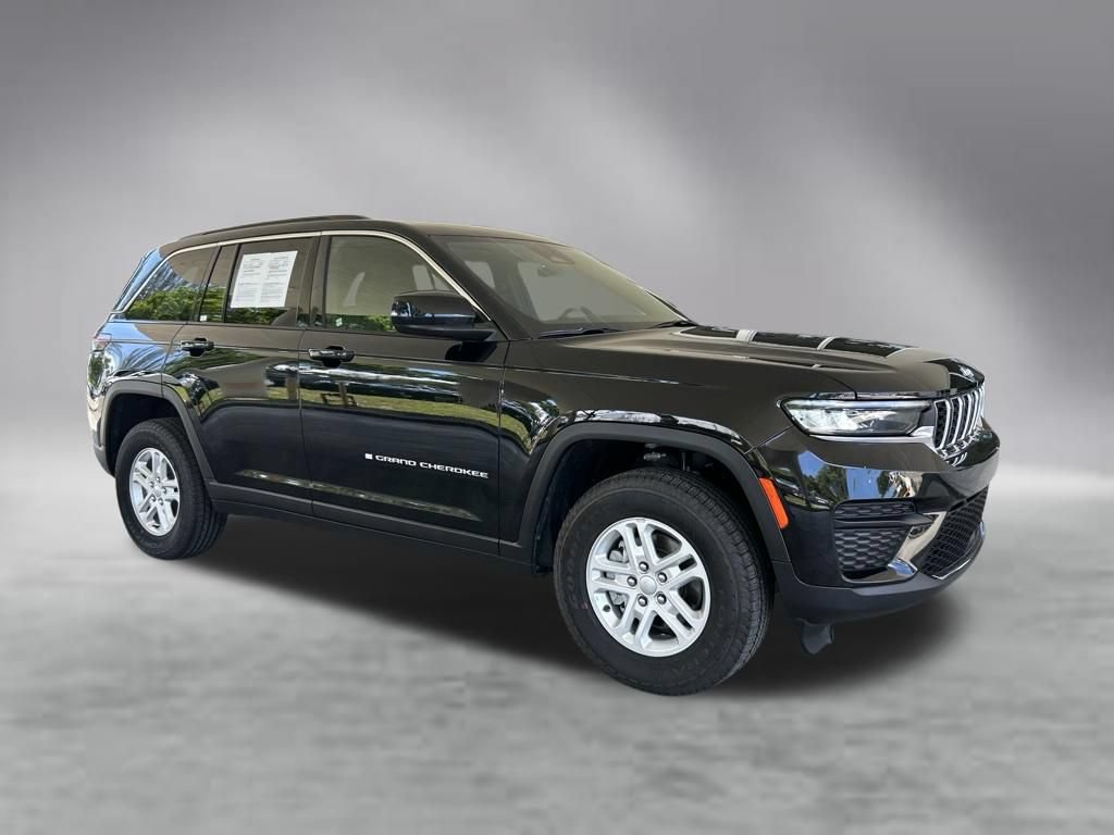 Used 2025 Jeep Grand Cherokee Laredo AWD/4WD image 2