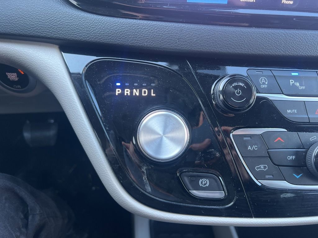 Used 2024 Chrysler Pacifica Touring-L image 20