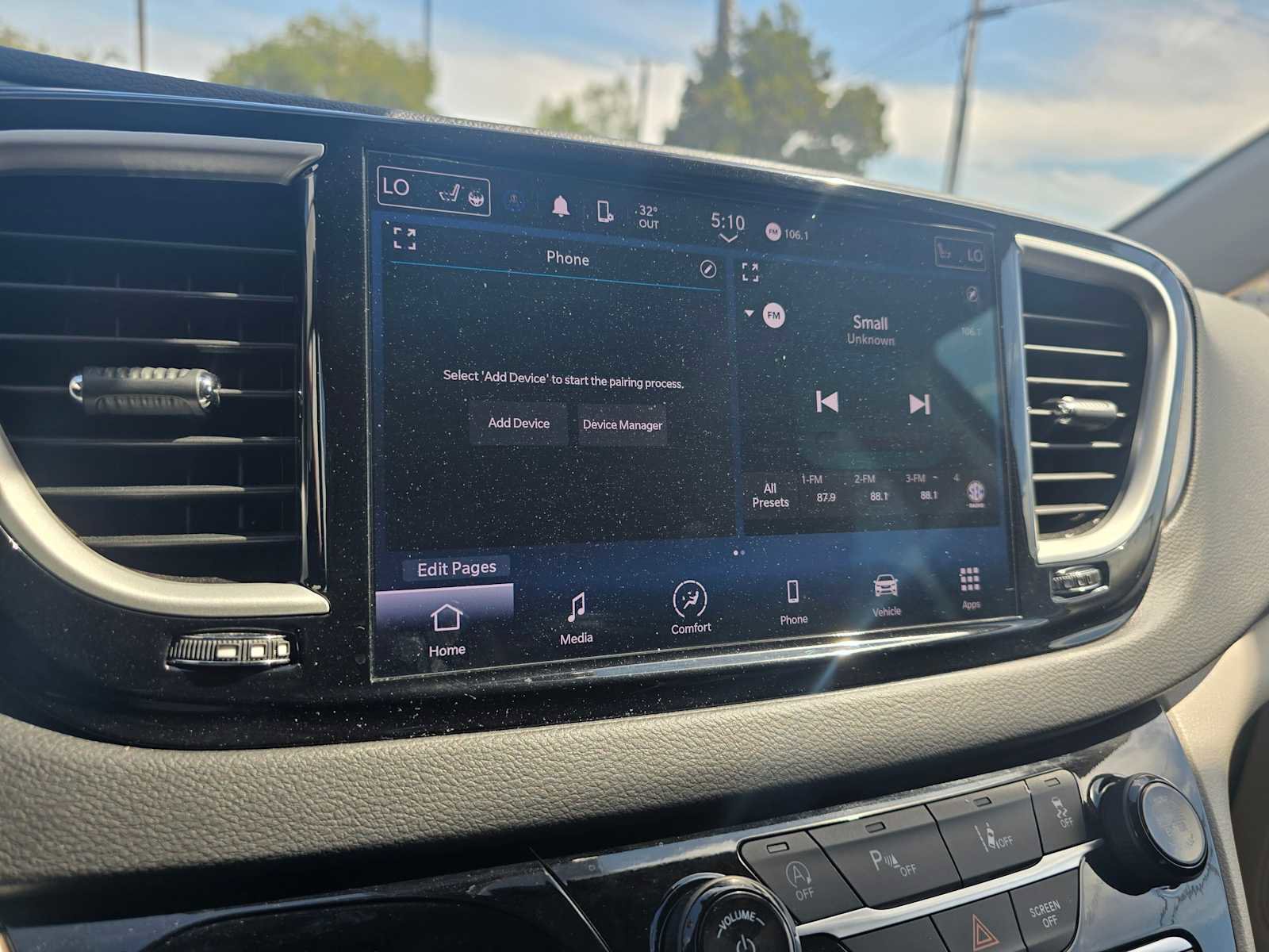 Used 2024 Chrysler Pacifica Touring-L image 27