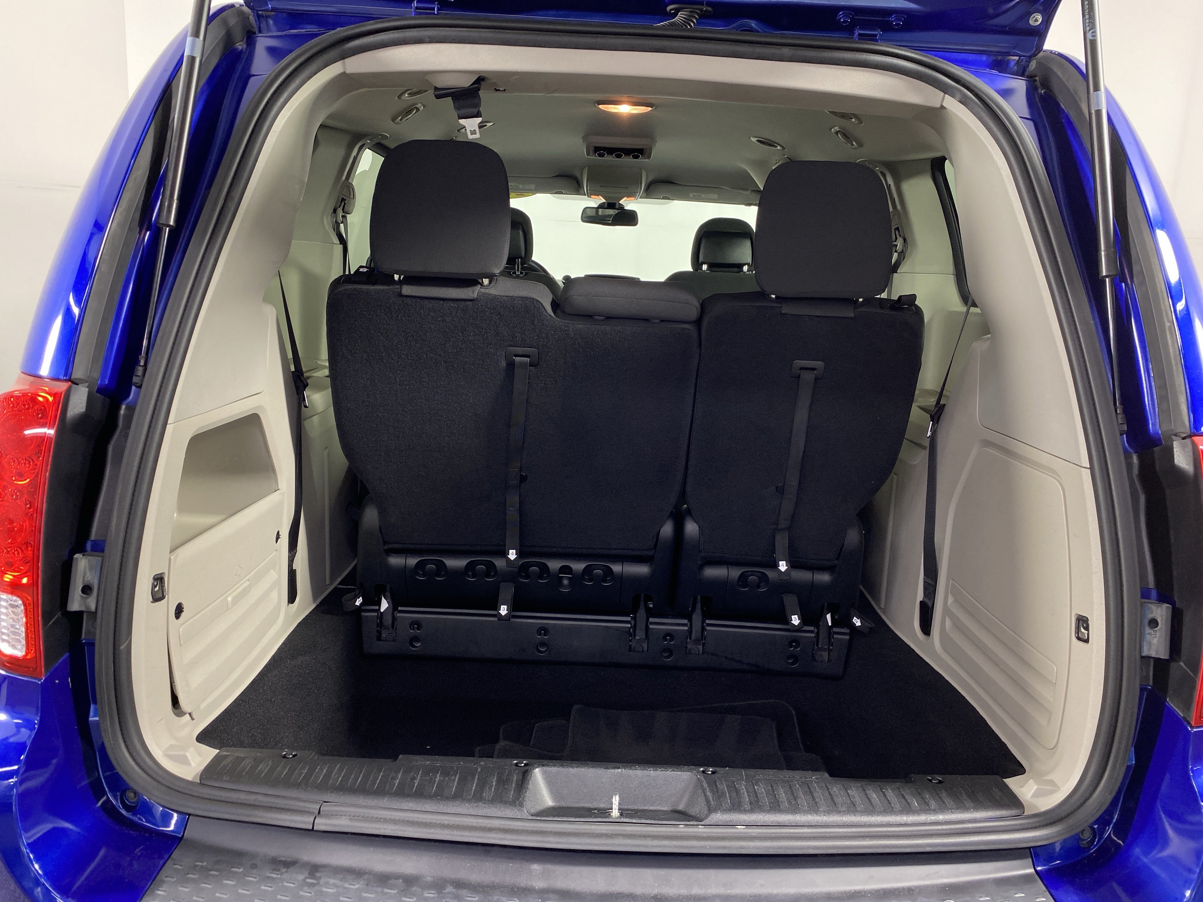 Used 2018 Dodge Grand Caravan SE w/ UConnect Hands-Free Group FWD image 31