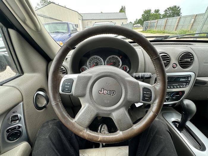 Used 2005 Jeep Liberty Limited AWD/4WD image 33