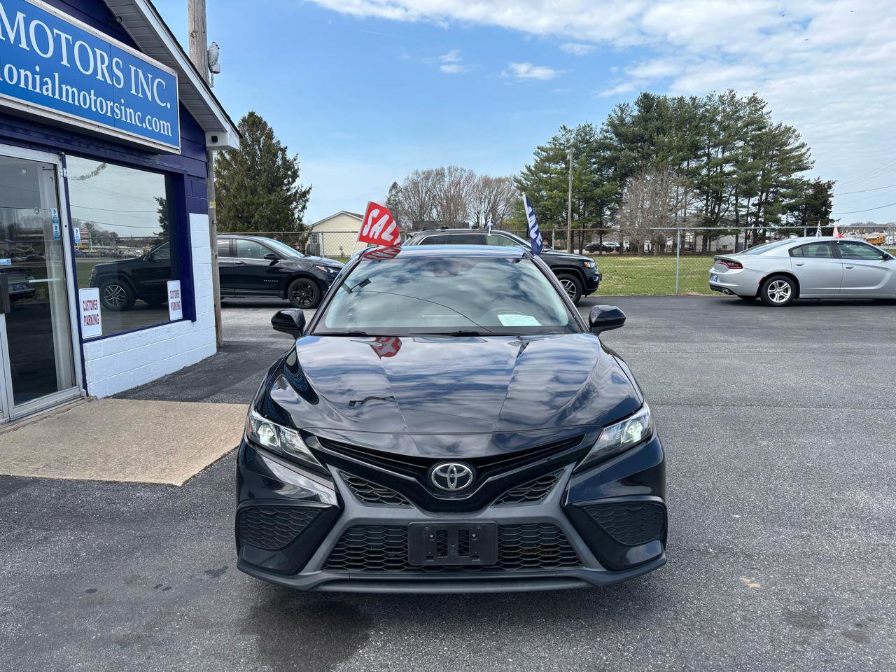 Used 2021 Toyota Camry SE image 3
