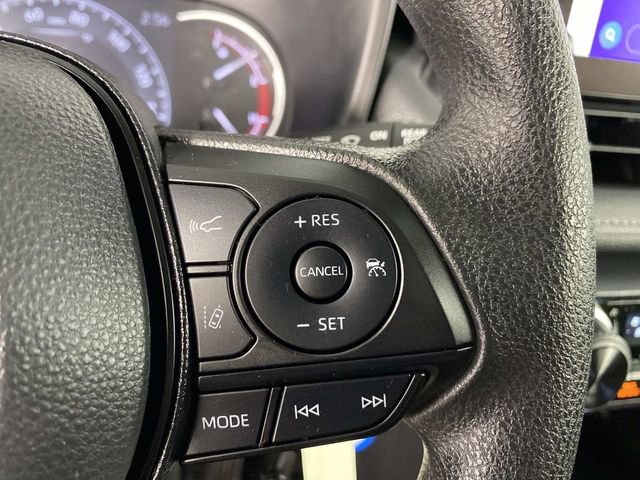 Used 2025 Toyota RAV4 LE AWD/4WD image 16