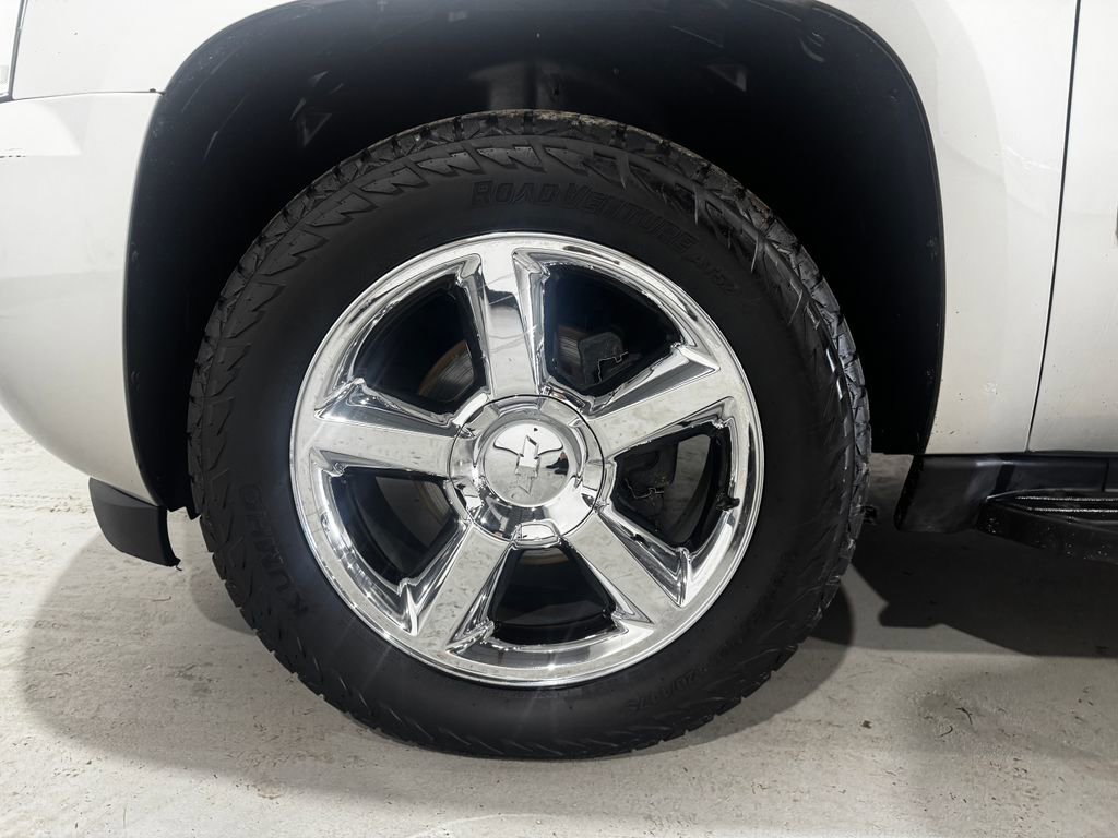 Used 2011 Chevrolet Avalanche LTZ AWD/4WD image 8